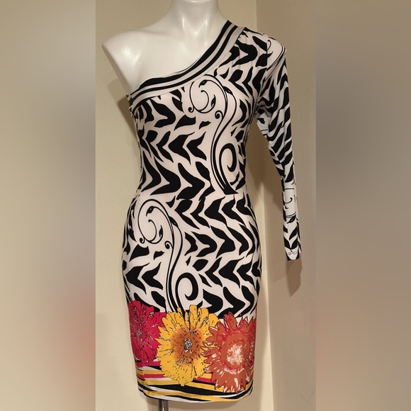 Analili Dresses & Skirts - ANALILI Black White Abstract Floral One Shoulder Neck Line Body Con Dress Sz S